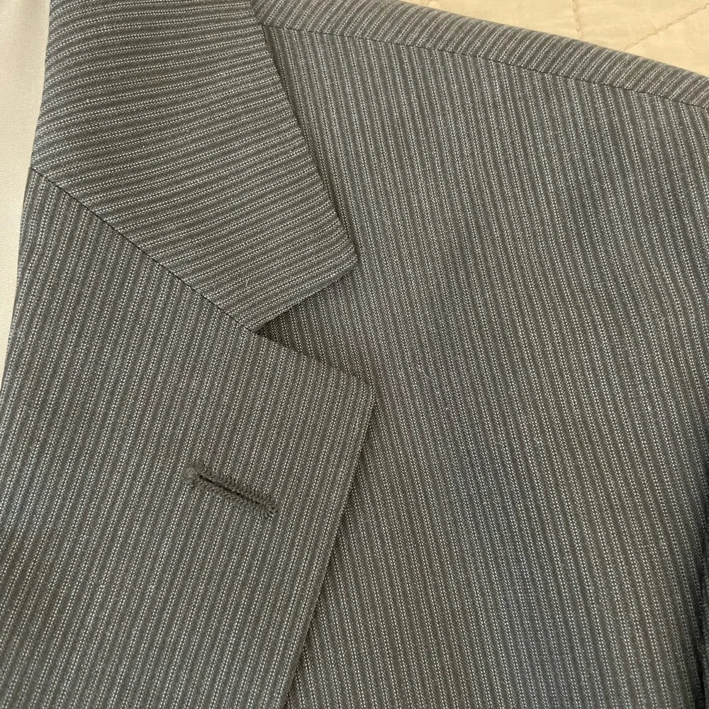 HUGO BOSS Pasolini/Movie Subtle‎ Narrow Stripe Wool Suit in Charcoal Size 44 L